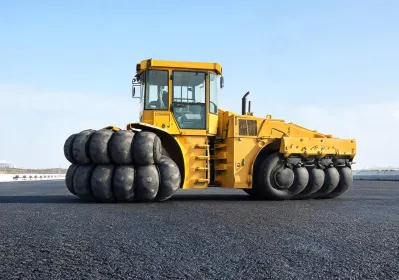 Pneumatic tire roller for asphalt finish